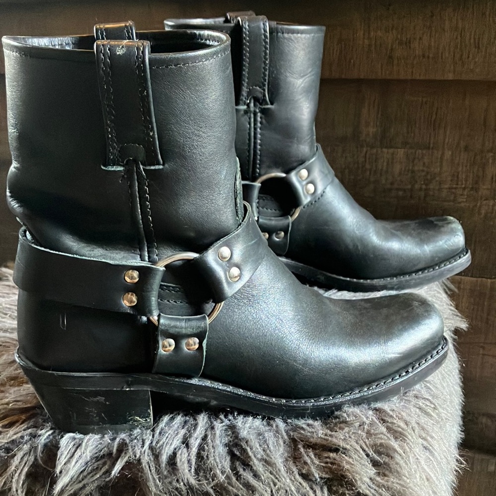 Women’s size 9 Frye 8R boots